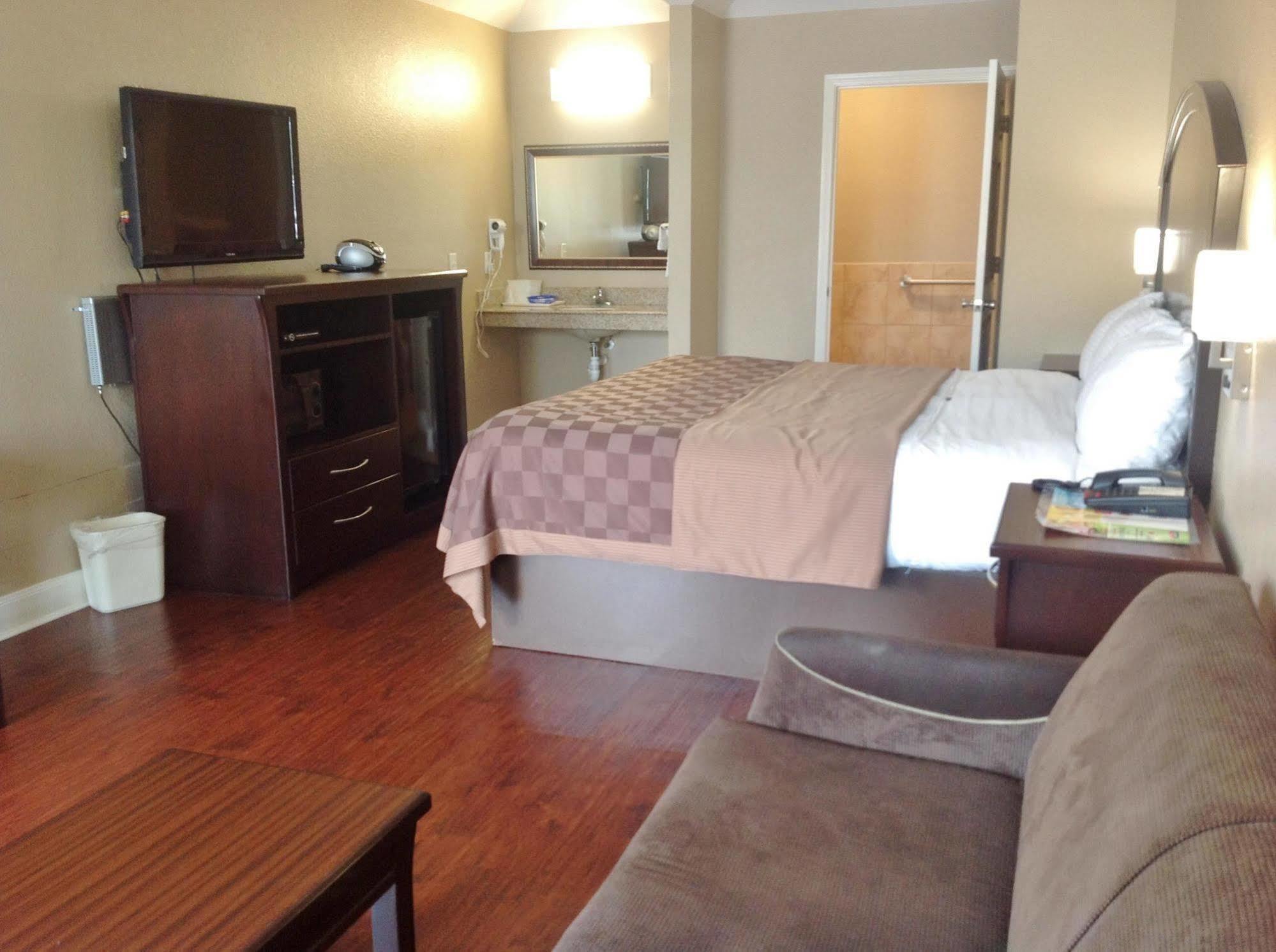 Americas Best Value Inn And Suites Houston / Tomball Parkway ภายนอก รูปภาพ